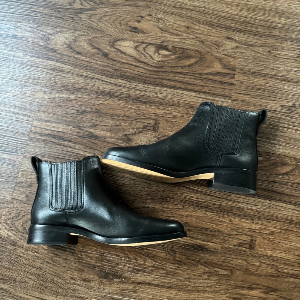 Madewell Chelsea Boots Minimalistic